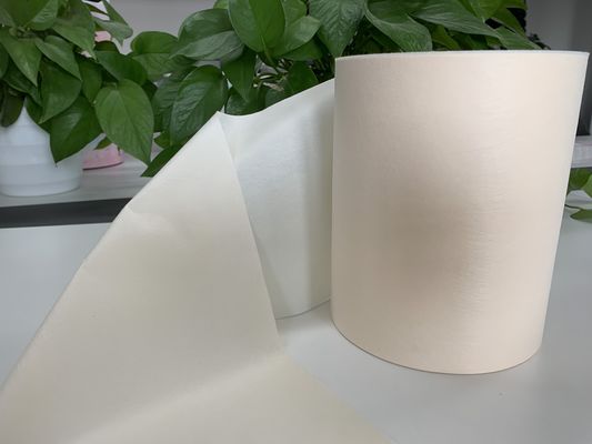 Les couches-culottes du bébé 50GSM filment la feuille de plastique respirable inférieure composée